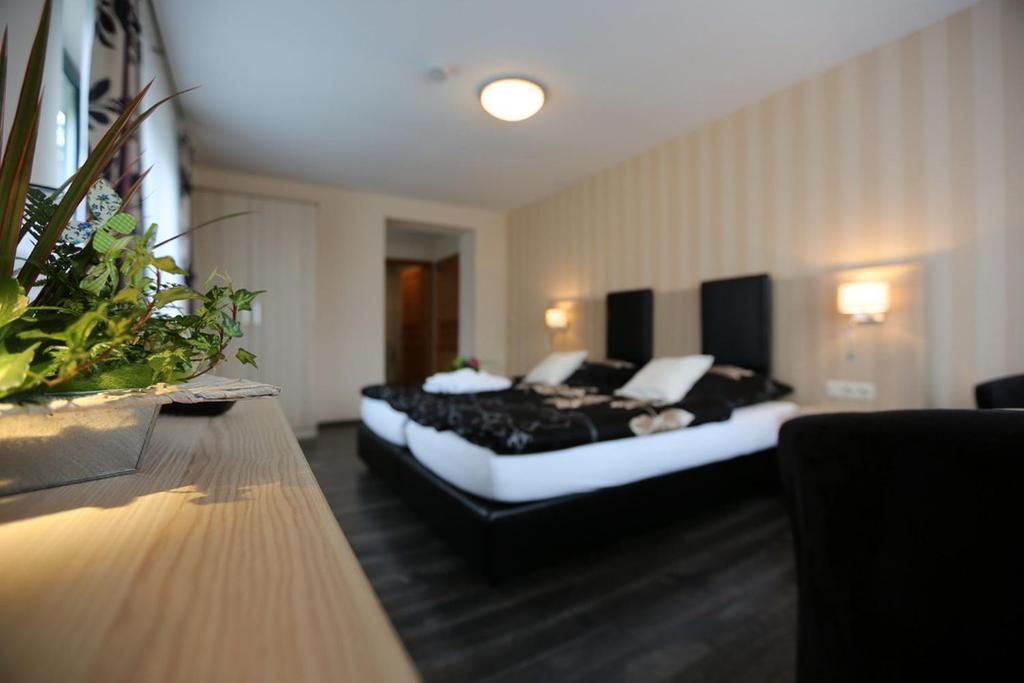 Landhotel Villa Moritz Garni Oberahr Chambre photo